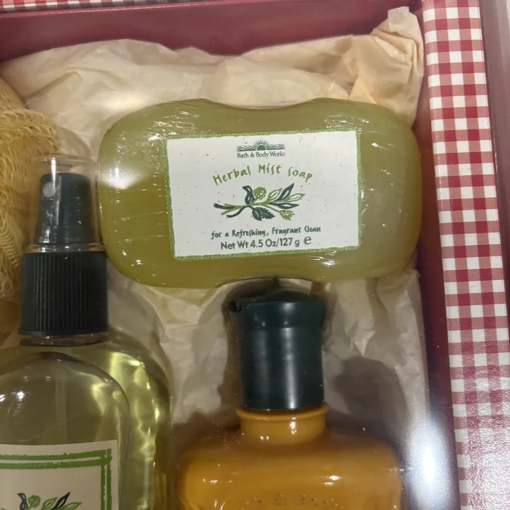 Vtg Bath & Body Works Herbal Mist 5pc Gift Set American Flag Box Gel Mist Lotion